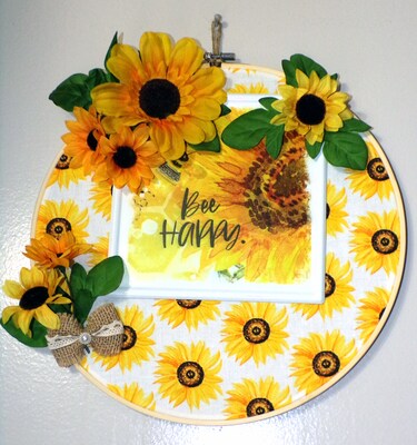 12 inch BEE Happy hoop wreath - image2